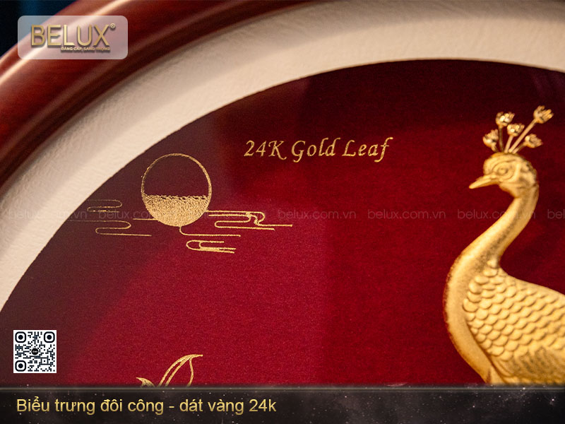 Biểu trưng tròn đôi công dát vàng 24k&nbsp;